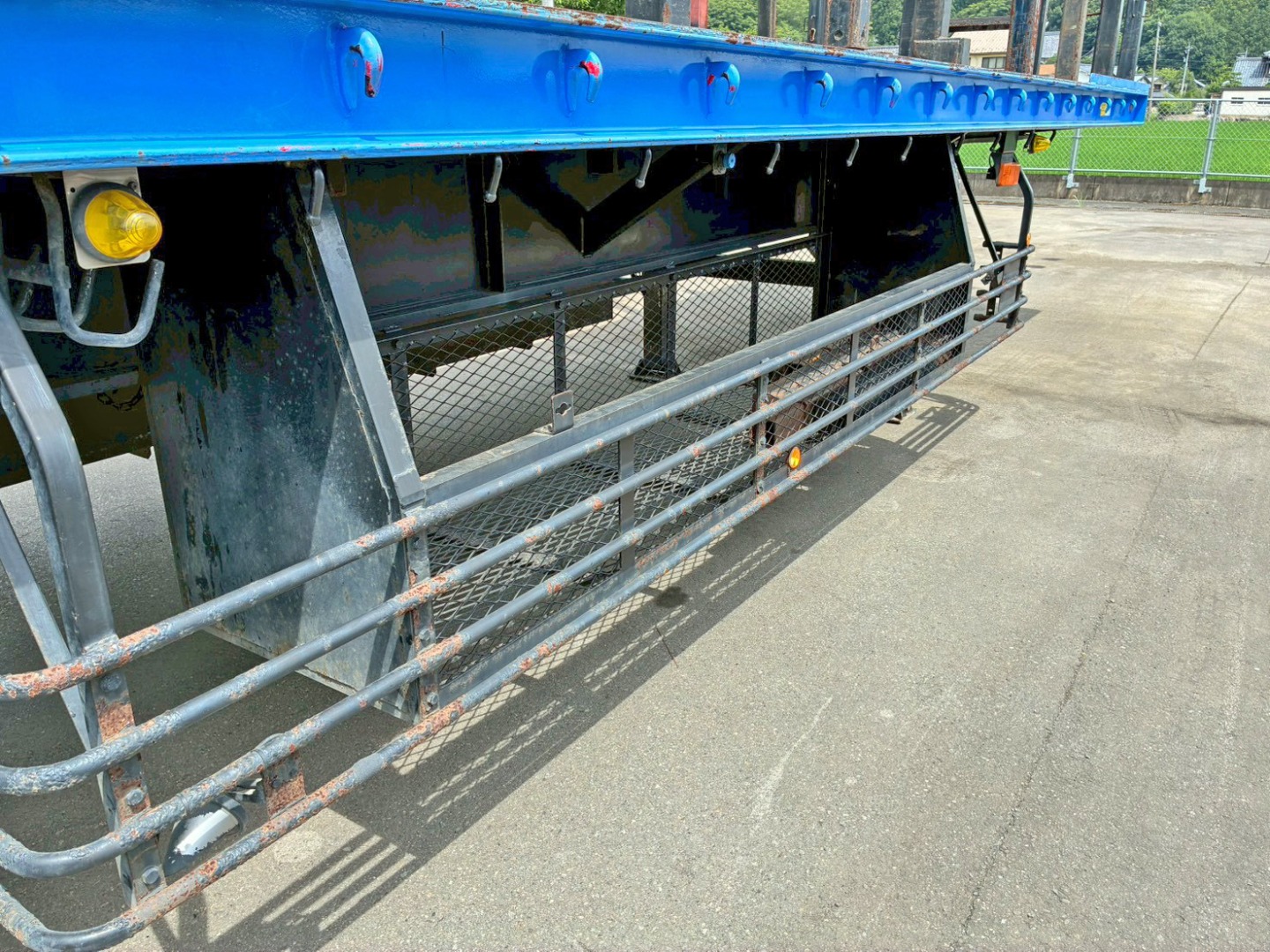 運転席側中央部にりん木入れが付いています。|トレクス PFB34119の写真24