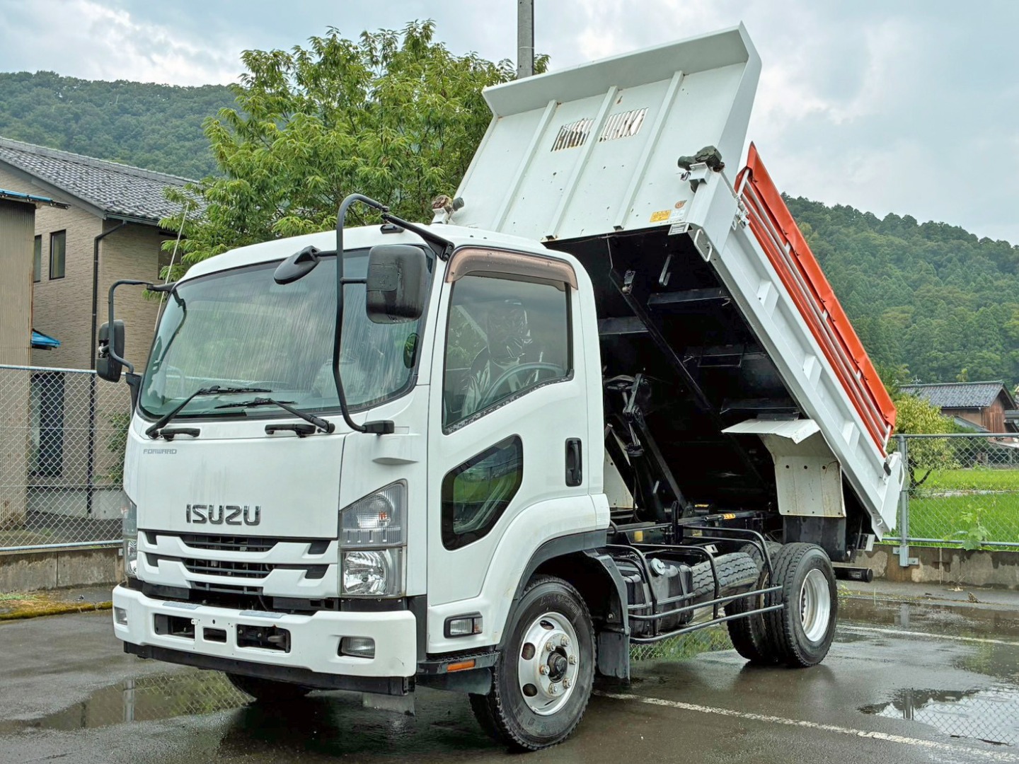 いすゞ フォワード TKG-FRR90S1(2WD)の写真1