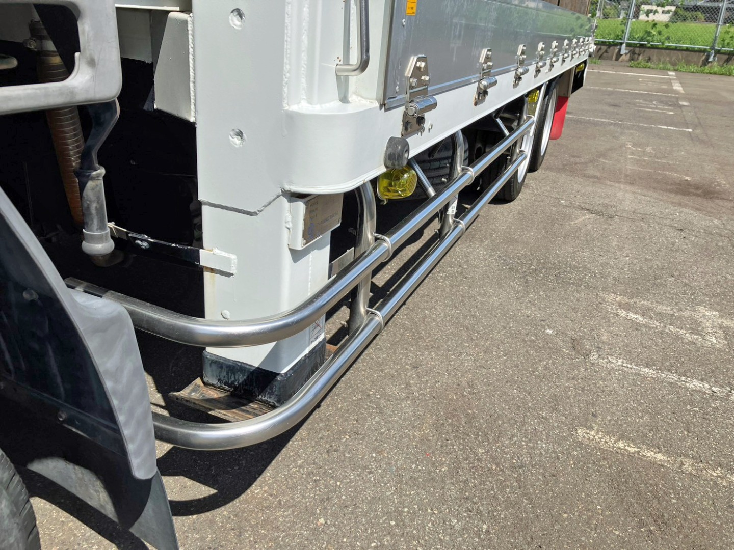 サイドバンパーはステンレス製です。(助手席側)|三菱 キャンター KK-FF63EHY(2WD)の写真22