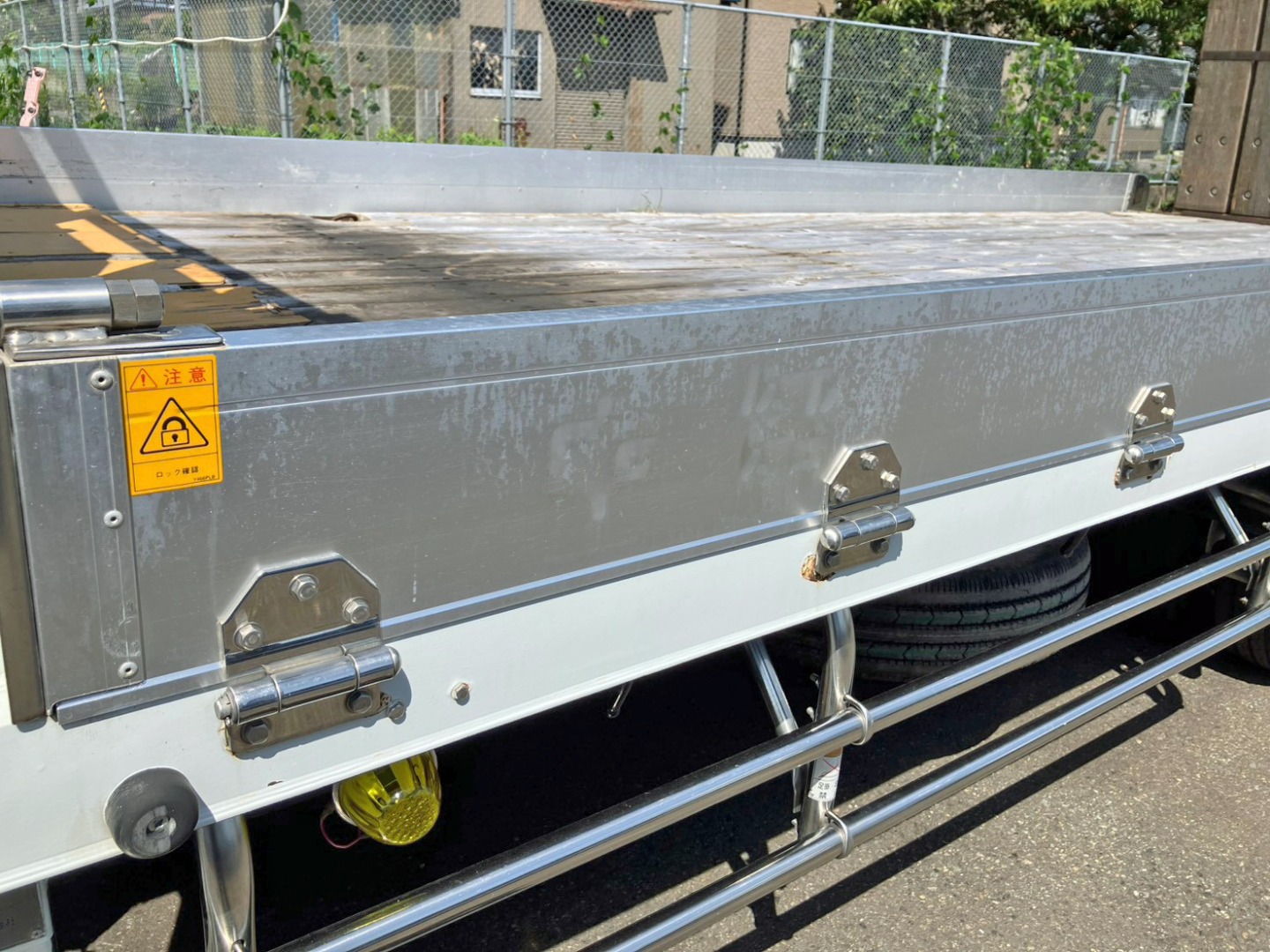 助手席側アオリ前方に日焼け跡があります。|三菱 キャンター KK-FF63EHY(2WD)の写真23