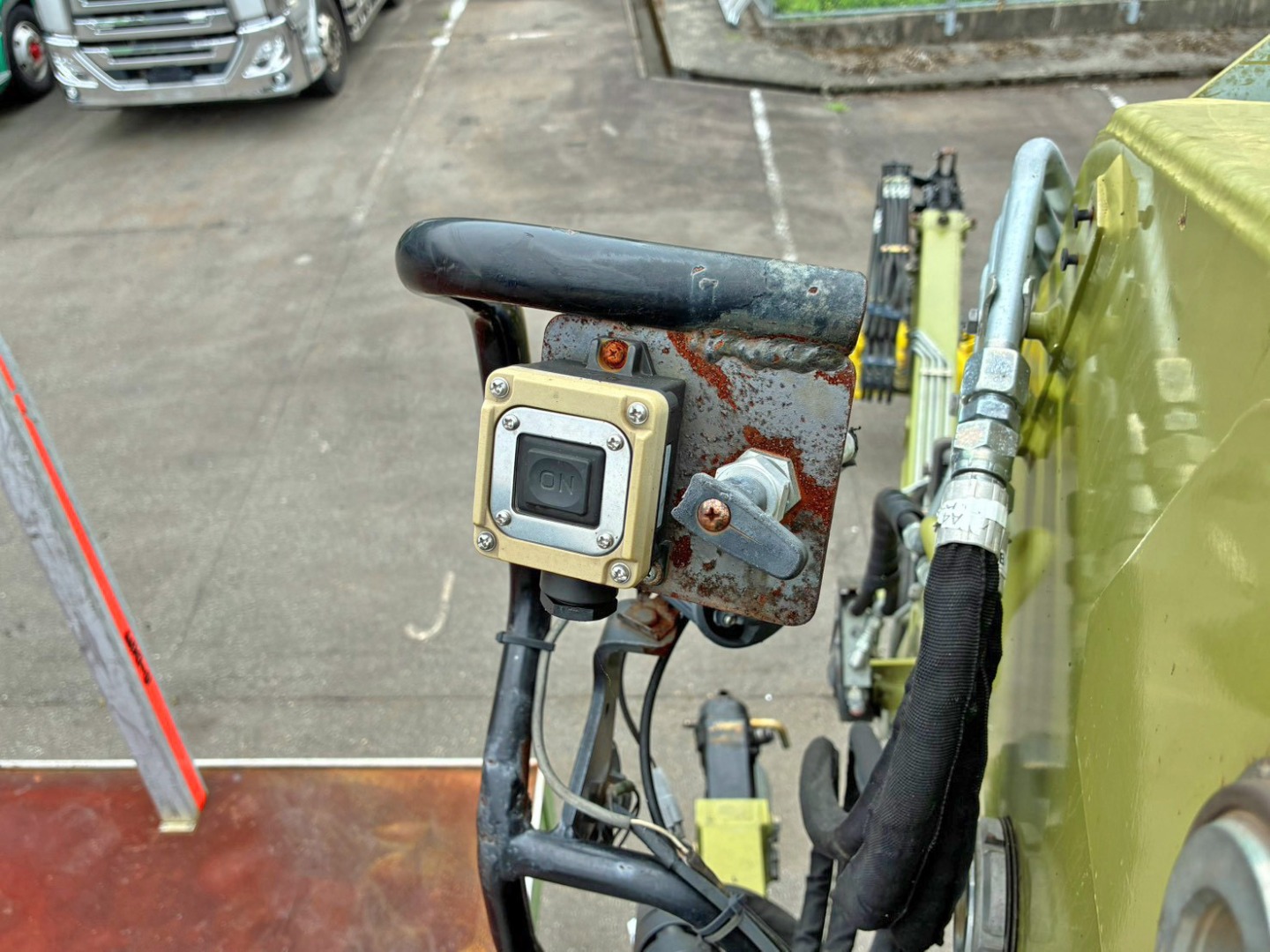 アクセルレバー作動不良です。|いすゞ ギガ 2DG-CYZ52CVの写真12