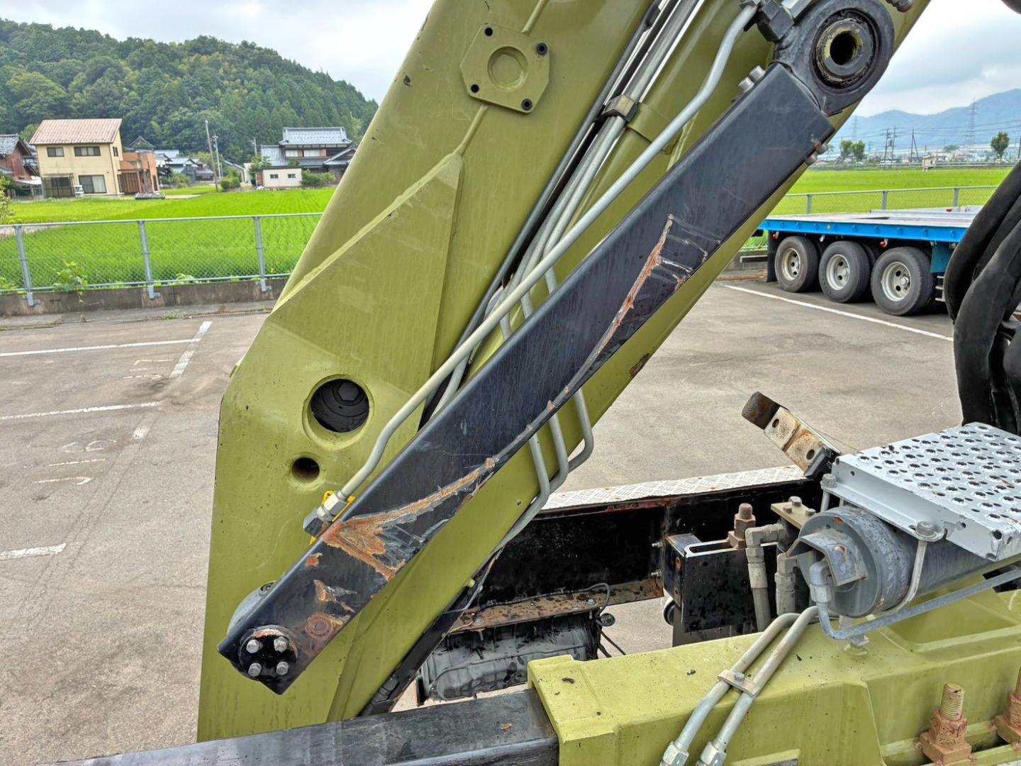クレーンのシリンダーカバーに引きキズ・サビがあります。|いすゞ ギガ 2DG-CYZ52CVの写真28