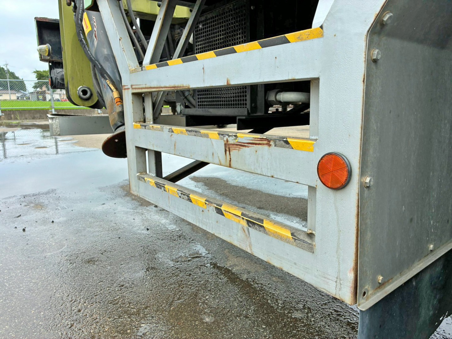 運転席側後方のサイドレールに引きキズ・サビがあります。|いすゞ ギガ 2DG-CYZ52CVの写真43