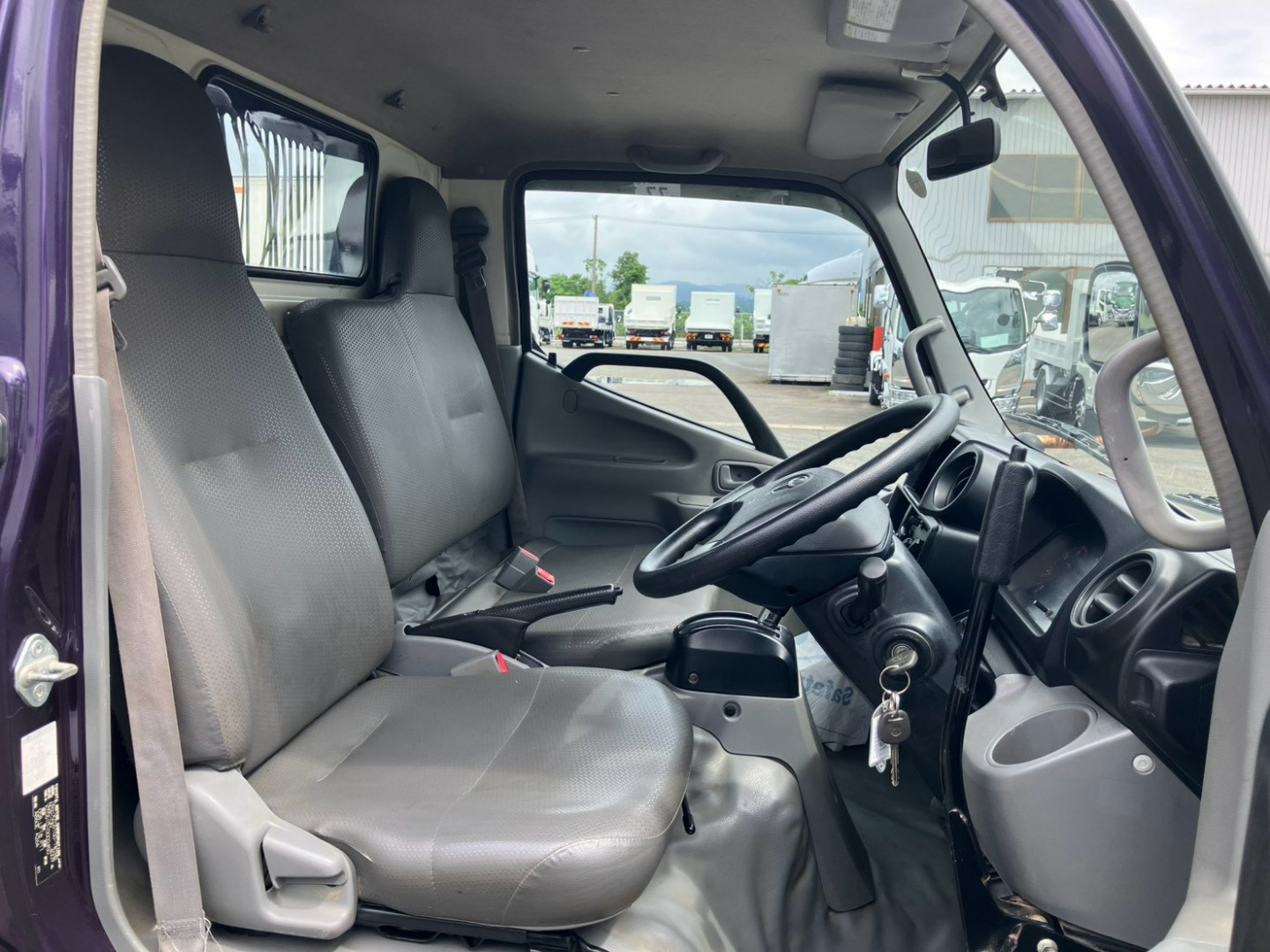 乗車定員は3名です。|トヨタ カゼット TKG-XZC610D(2WD)の写真6