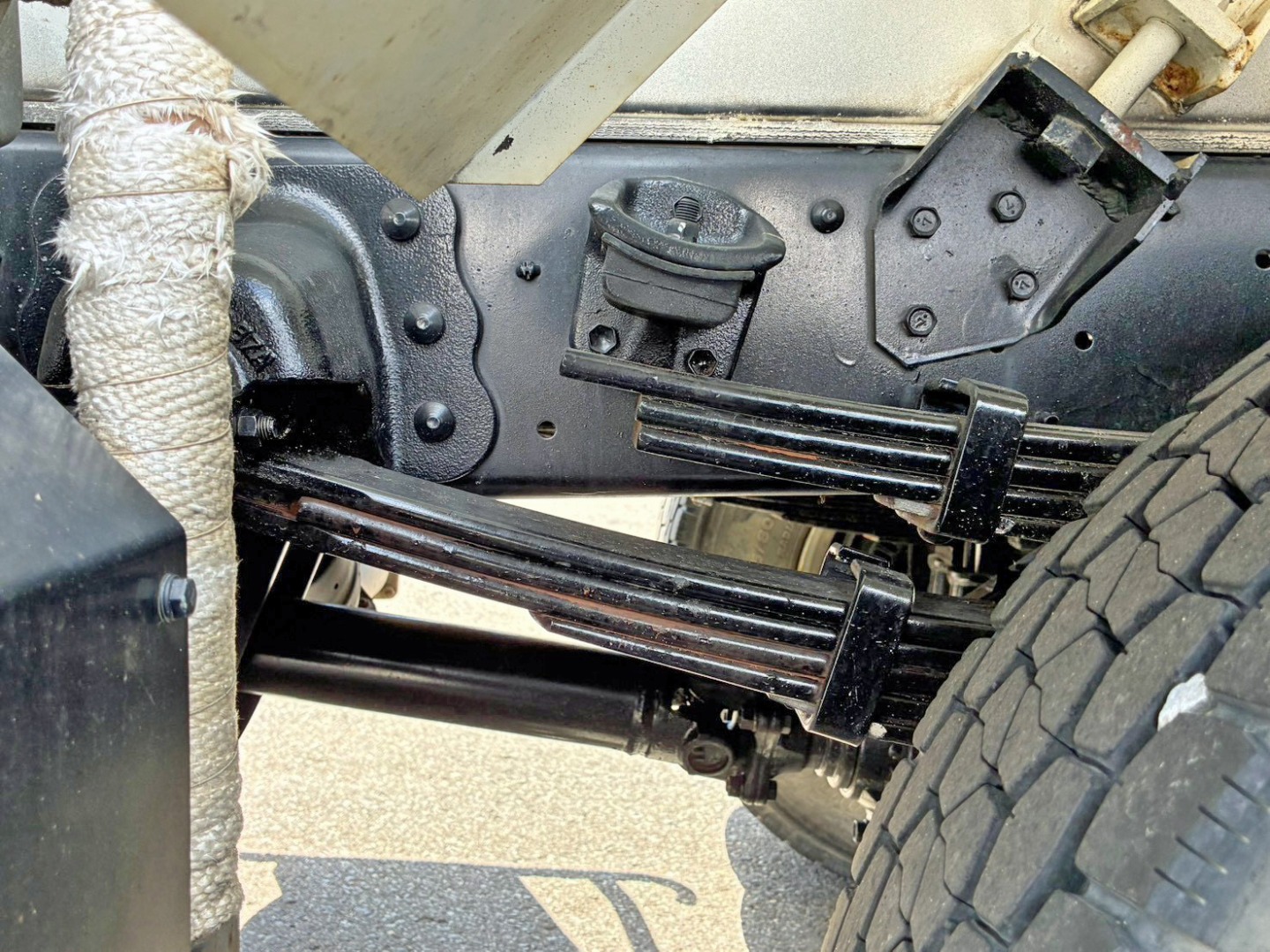 リーフサスです。|日野 デュトロ 2KG-XZU700M(2WD)の写真5