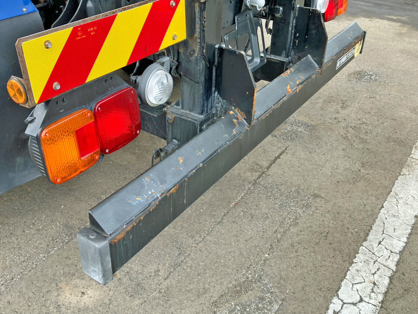 リアバンパーがアングル加工されています。|日野 レンジャー QKG-FE7JGAAの写真14
