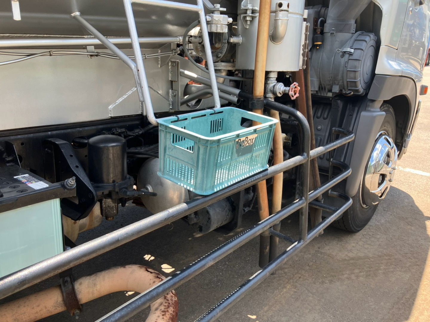 ボディ運転席側前方に物入が付いています。|日野 レンジャー BDG-FC6JCWA(2WD)の写真22