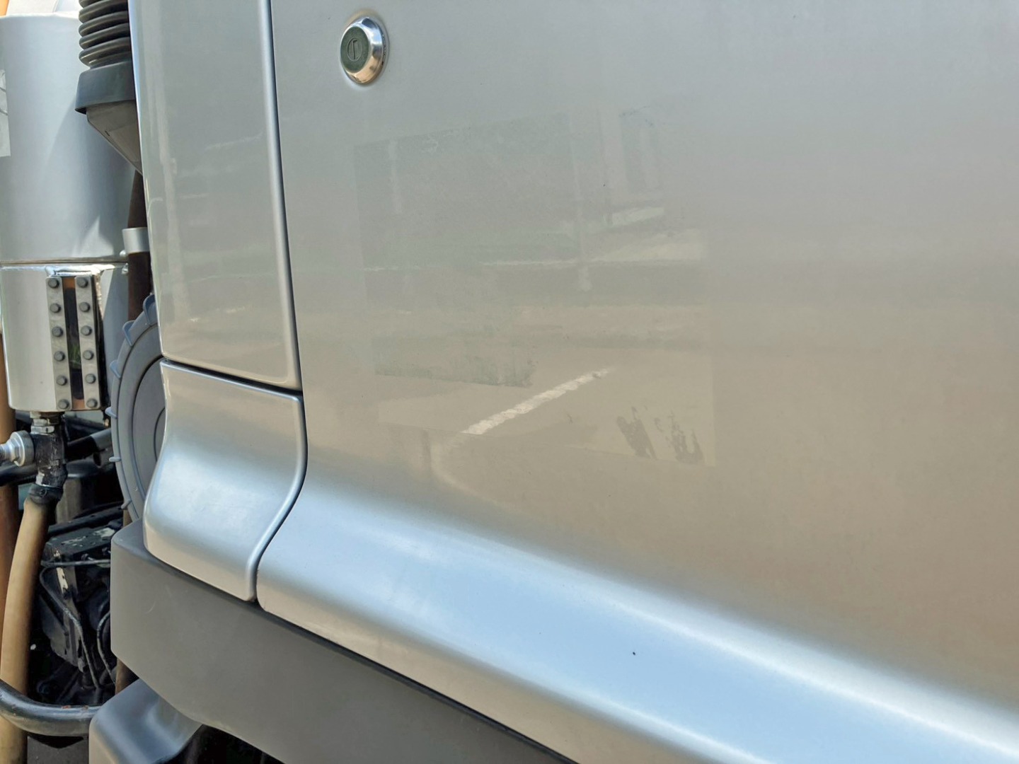 運転席側ドアにシールはがし跡があります。|日野 レンジャー BDG-FC6JCWA(2WD)の写真28