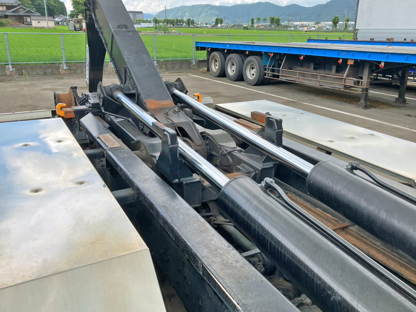 ツインシリンダーです。|UDトラックス クオン QKG-CW5YL改の写真14