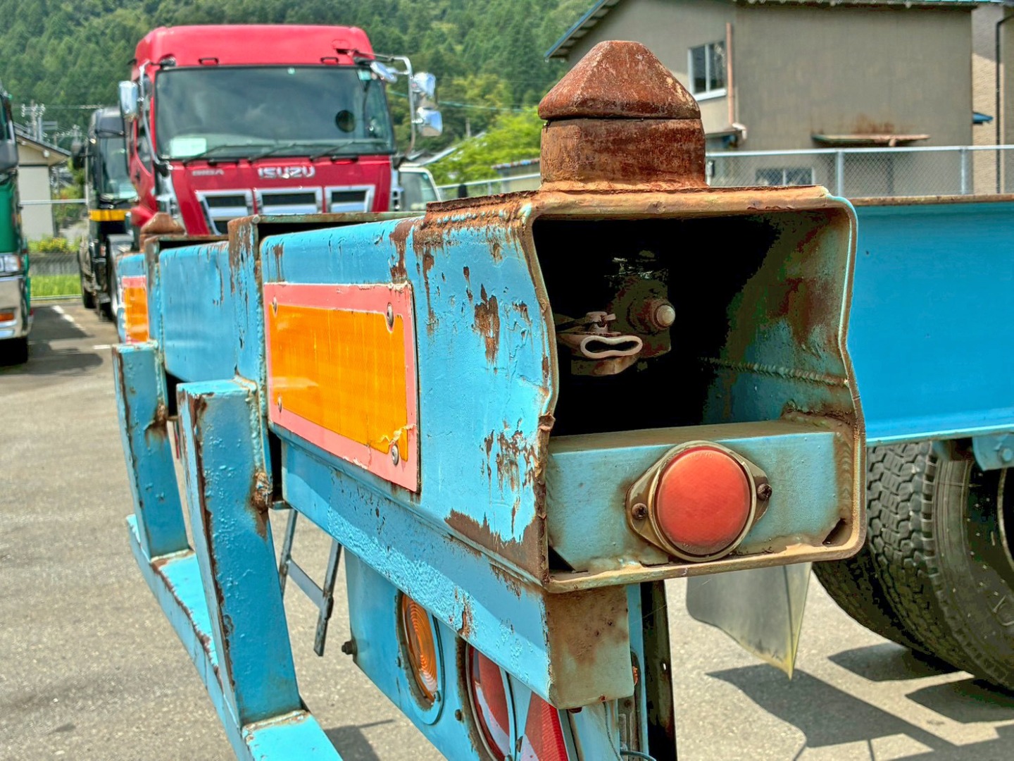 運転席側ツイストロック土台部に曲がりがあります。|フルハーフ  FKD240の写真22