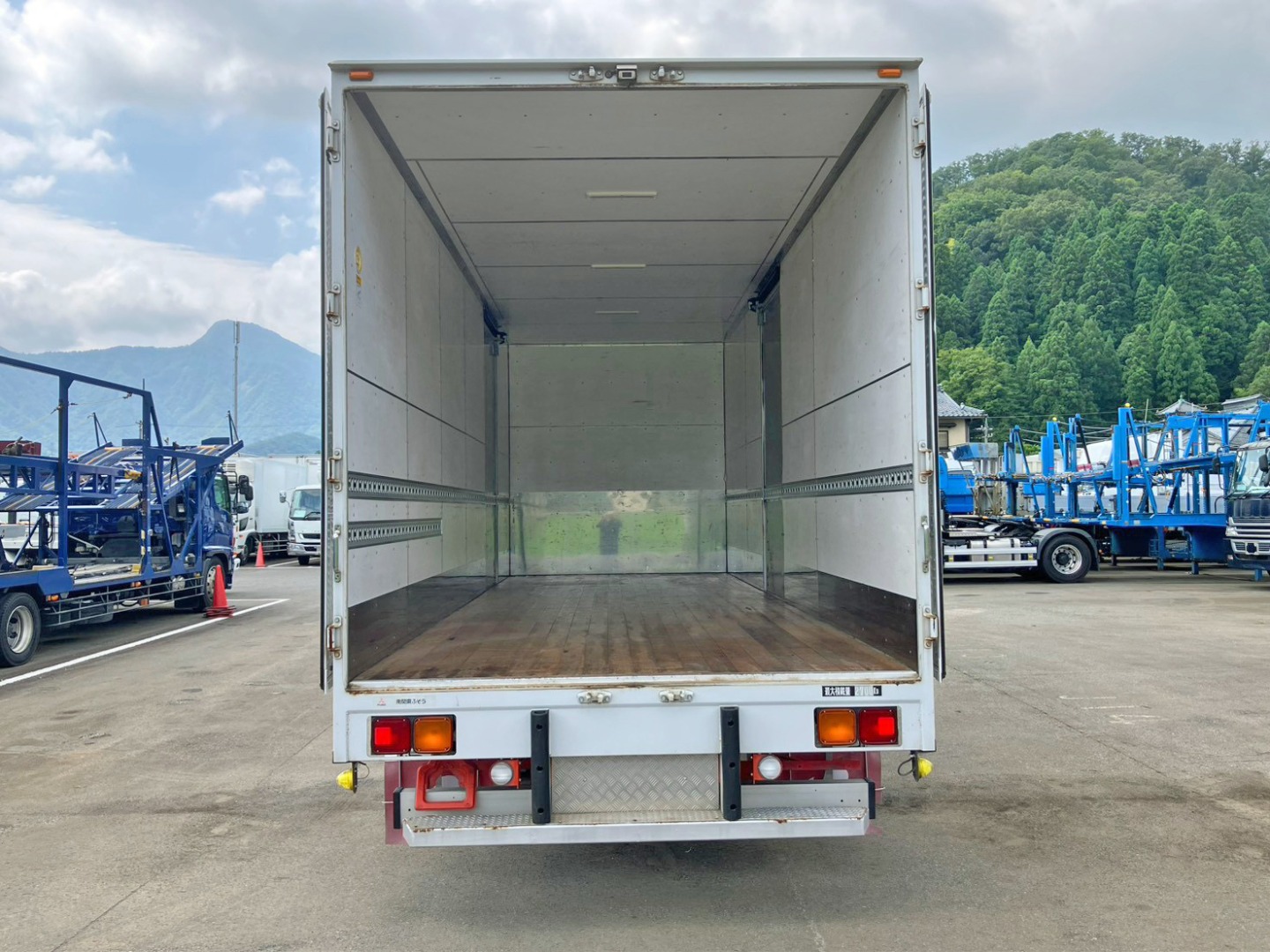 三菱 ファイター TKG-FK64F(2WD)の写真10