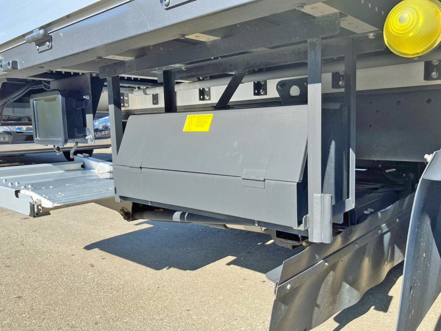 ボディ運転席側後方に工具箱が付いています。|日野 レンジャー 2PG-FD2ABG(2WD)の写真19