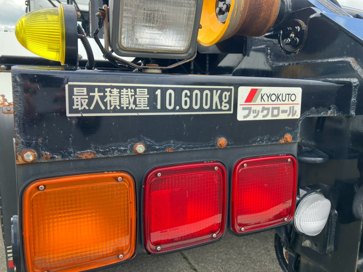 助手席側テールランプステーにサビがあります。|三菱 スーパーグレート 2KG-FV70HYの写真27