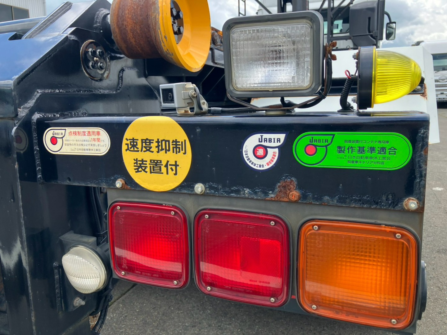 運転席側テールランプステーにサビがあります。|三菱 スーパーグレート 2KG-FV70HYの写真28