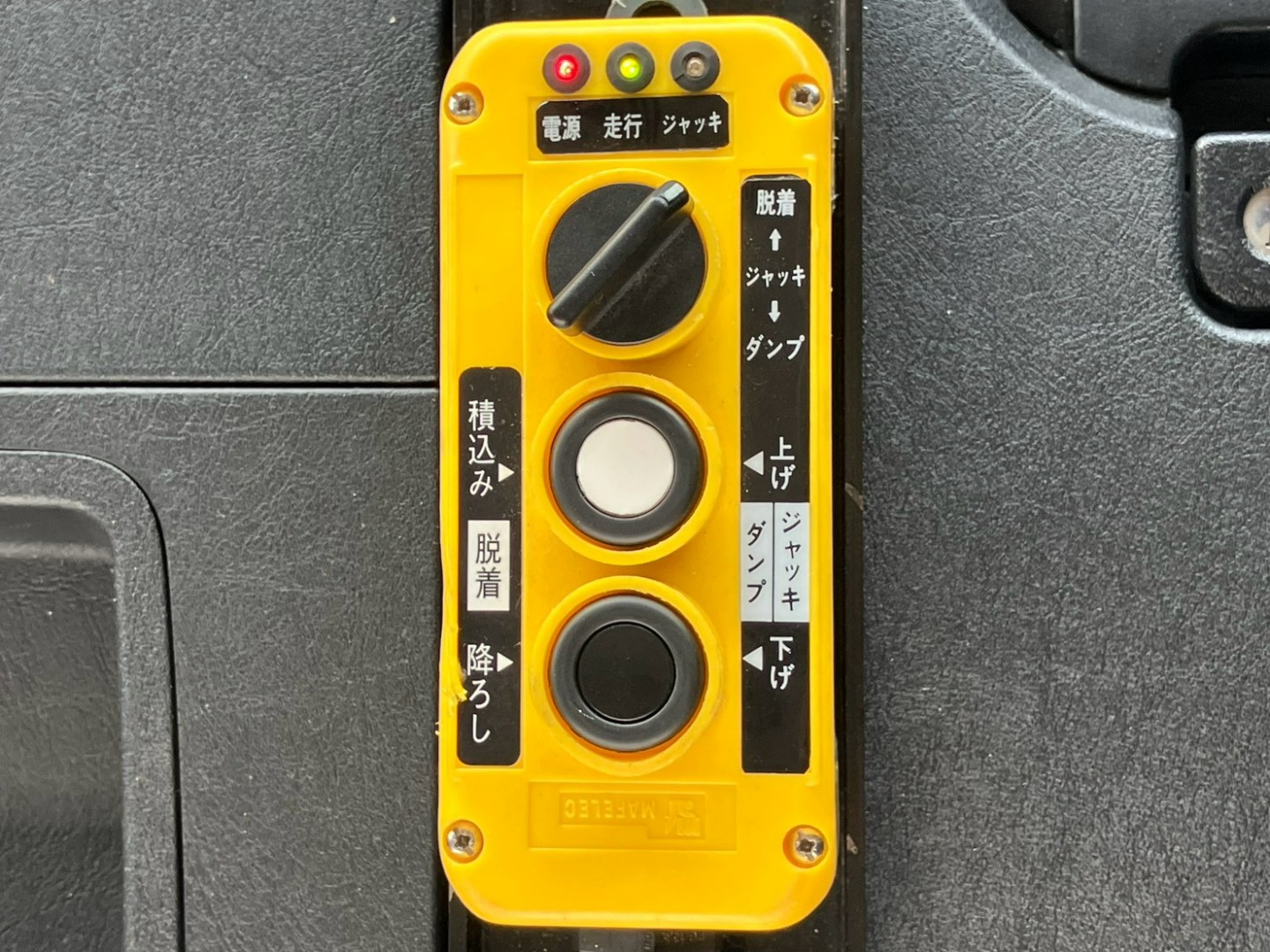 上物のリモコンです。|三菱 スーパーグレート 2KG-FV70HYの写真34