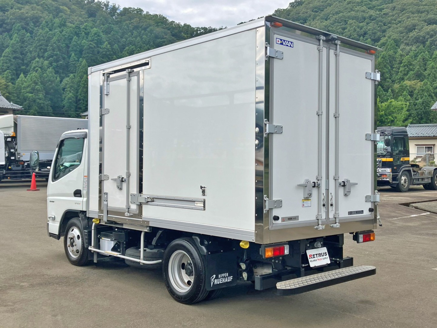 三菱 キャンター 2RG-FBAV0(2WD)の写真3
