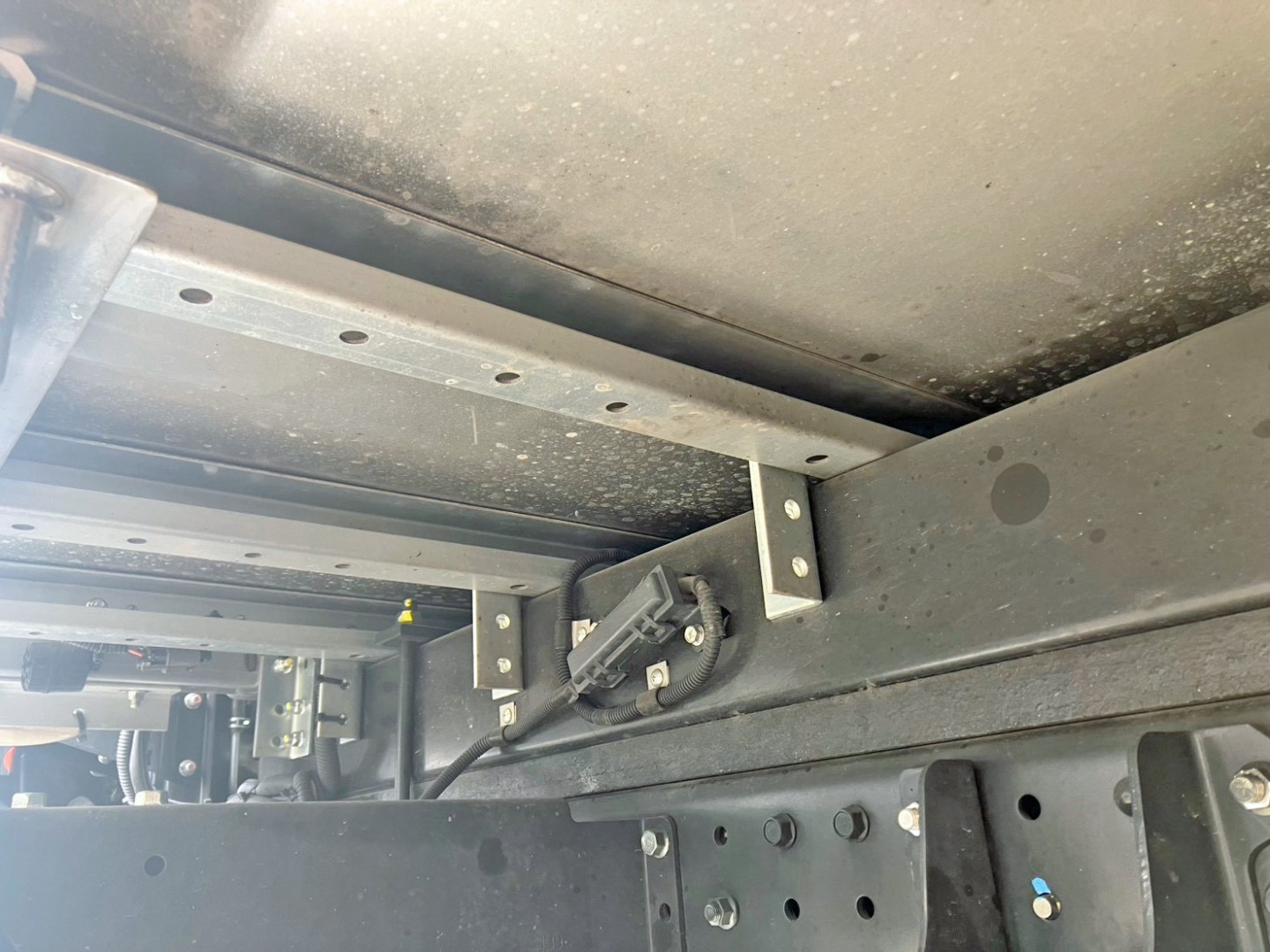 シャーシとネタの状態です。(縦ネタ・横ネタは鉄製です)|三菱 キャンター 2RG-FBAV0(2WD)の写真6