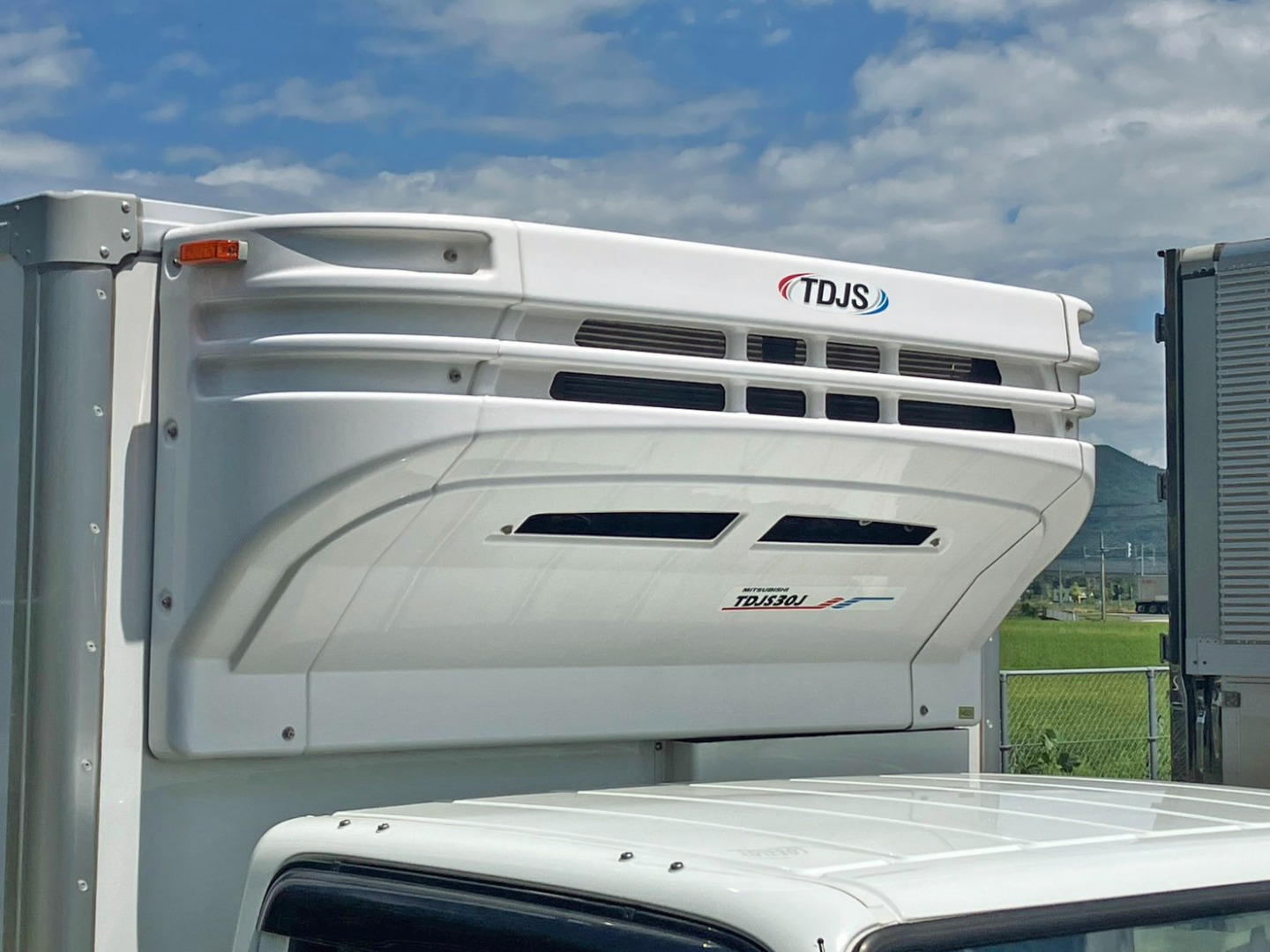 冷凍機です。(直冷式)|三菱 キャンター 2RG-FBAV0(2WD)の写真17