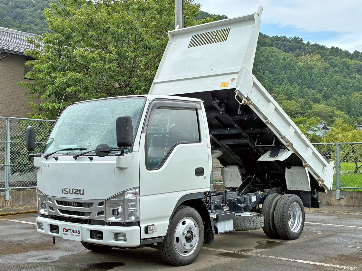 いすゞ エルフ 2RG-NJR88AD(2WD)の写真1
