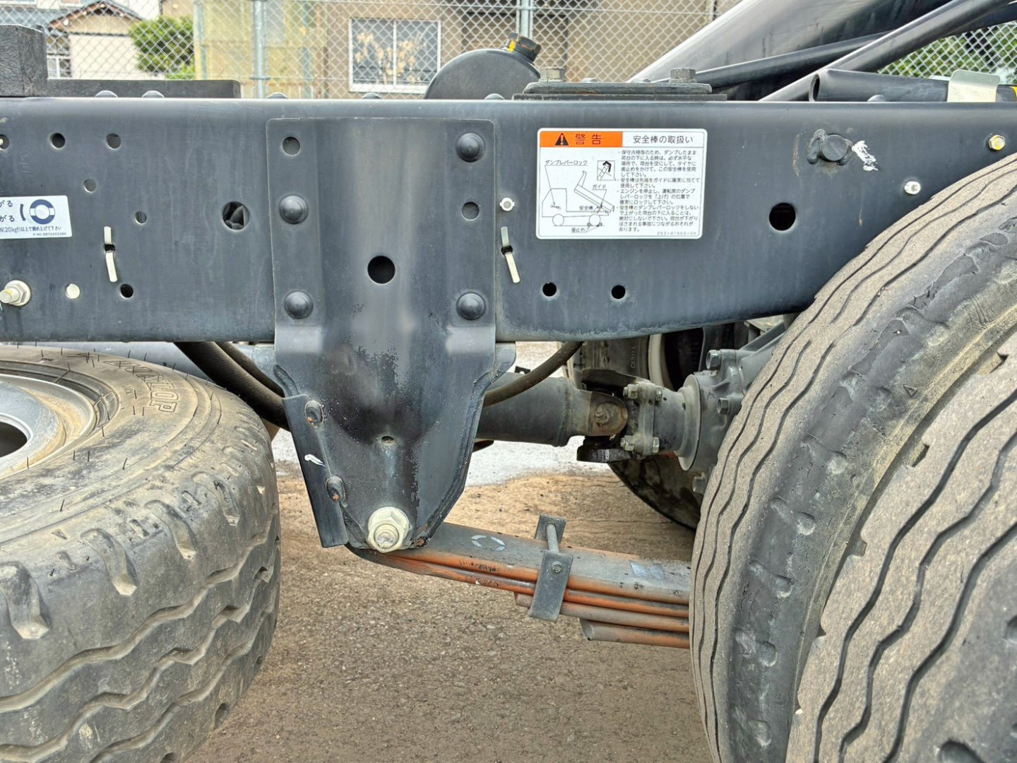 リーフサスです。|いすゞ エルフ 2RG-NJR88AD(2WD)の写真5