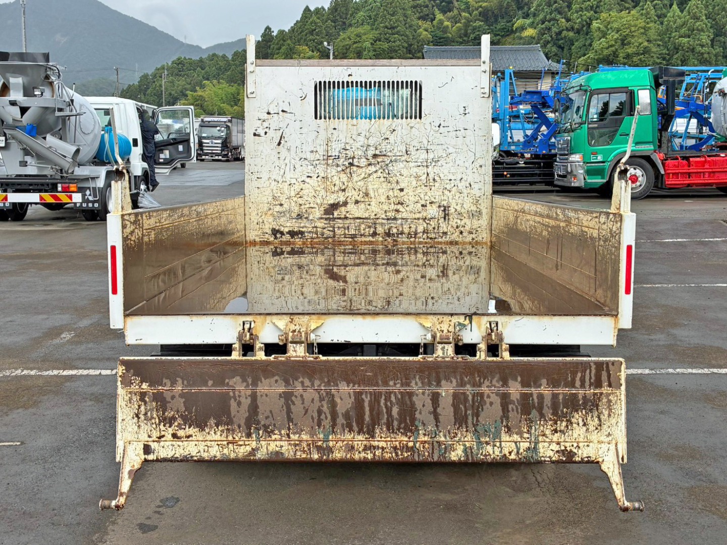 リヤゲートは上開きもできます。|いすゞ エルフ 2RG-NJR88AD(2WD)の写真16