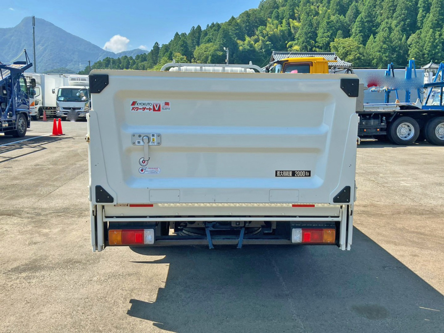 リア周りの状態です。|日野 デュトロ 2KG-XZU655M(2WD)の写真9
