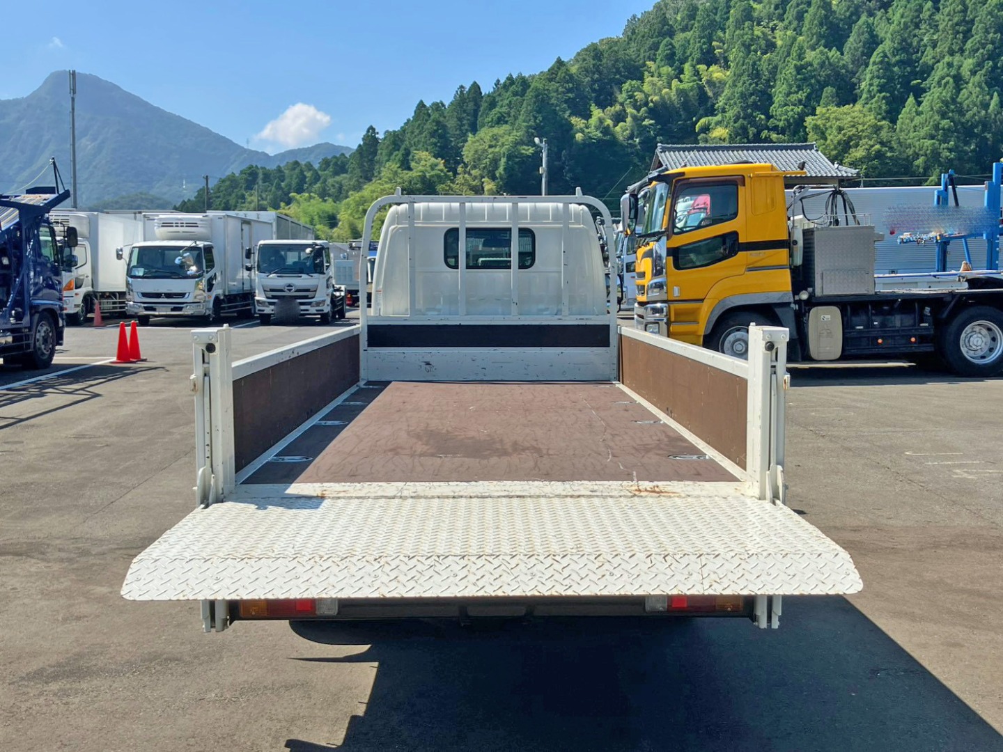 パワーゲートを開いた状態です。|日野 デュトロ 2KG-XZU655M(2WD)の写真10