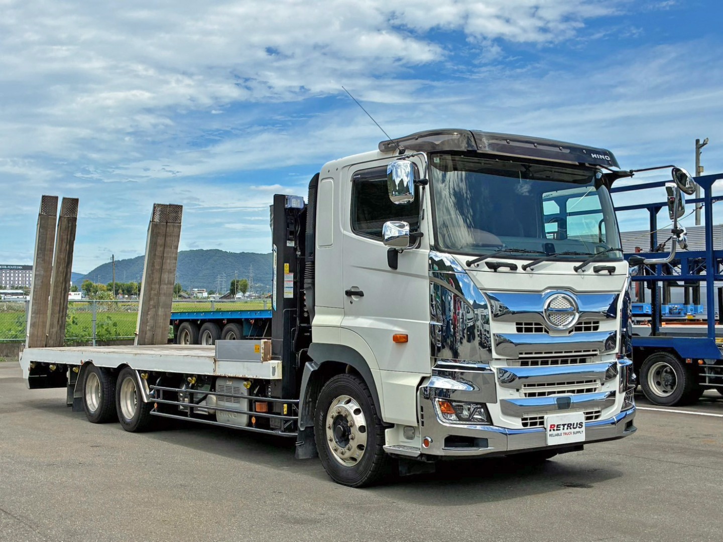 ホイールはアルミ製です。|日野 プロフィア 2DG-FQ1AJGの写真2