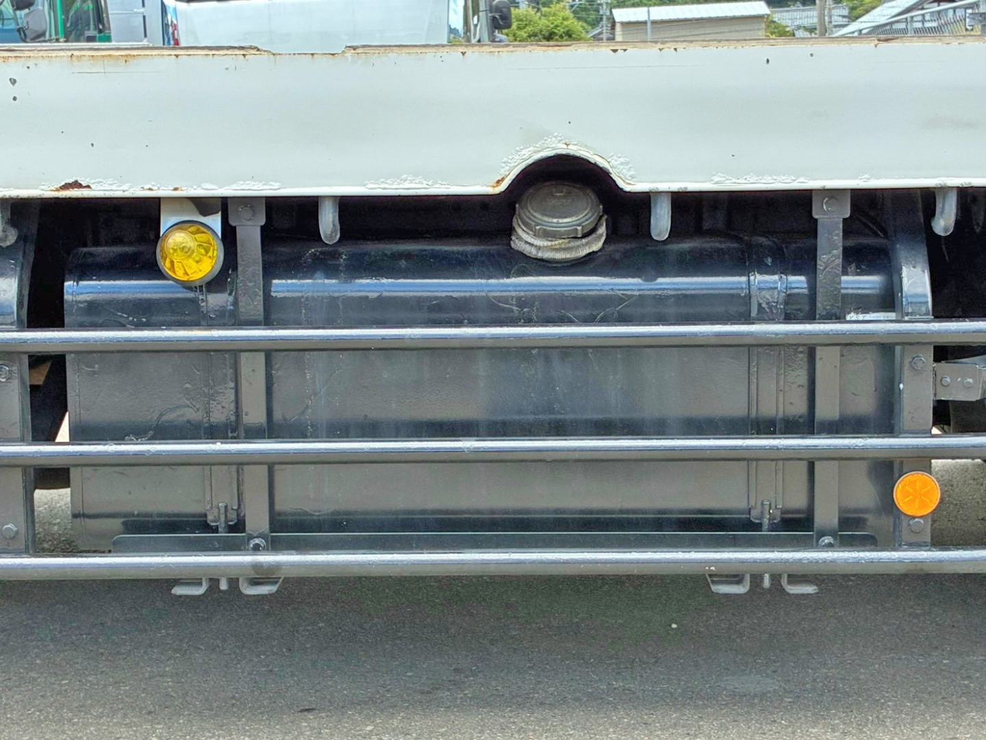 燃料タンクは300Lです。|日野 プロフィア 2DG-FQ1AJGの写真25