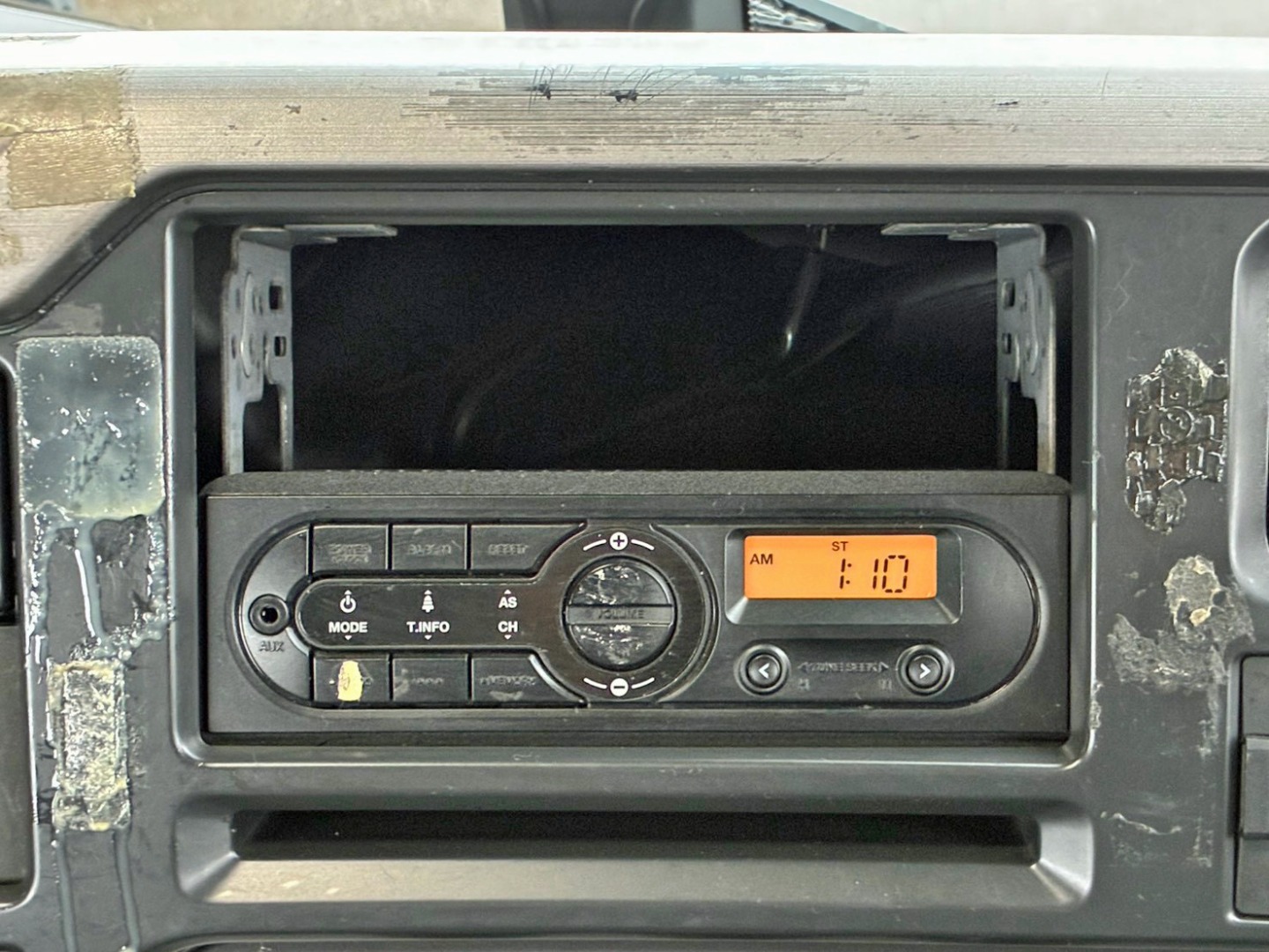 コンソールボックスが欠品しています。|UDトラックス クオン 2PG-GK5AABの写真23