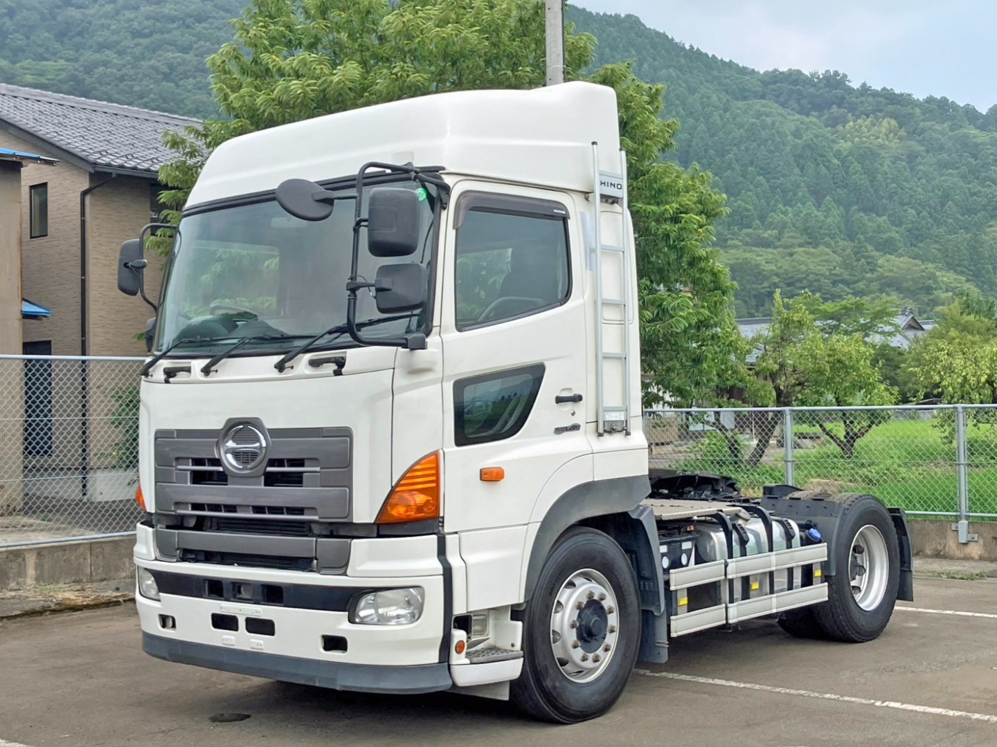日野 プロフィア LKG-SH1EDAGの写真1