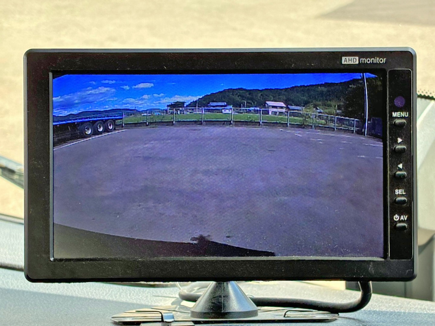 液晶バックモニター付きです。|UDトラックス クオン 2PG-CW5ALの写真33