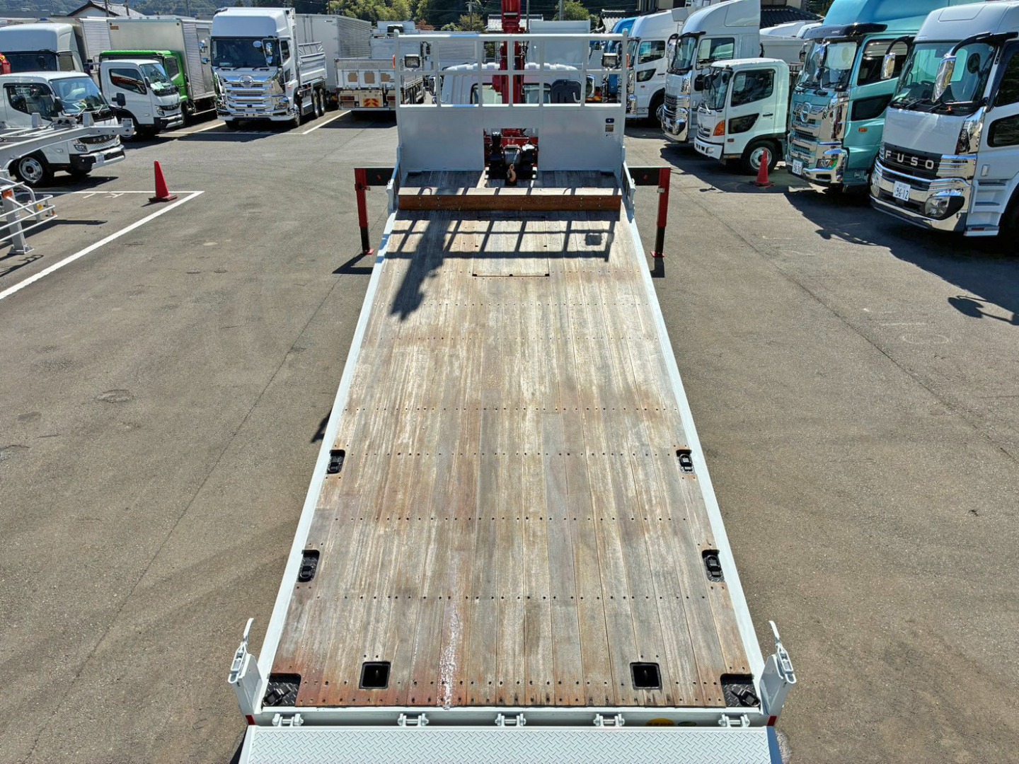 床は板張りです。|三菱 ファイター 2KG-FK62FZの写真8