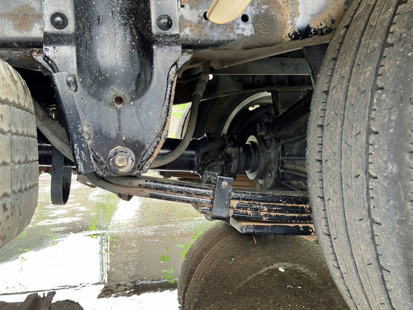 リーフサスです。|いすゞ エルフ TPG-NJR85AD(2WD)の写真5
