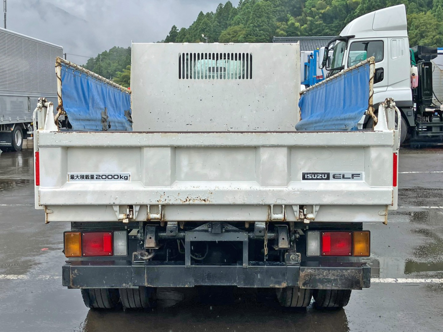 リヤ周りの状態です。|いすゞ エルフ TPG-NJR85AD(2WD)の写真12