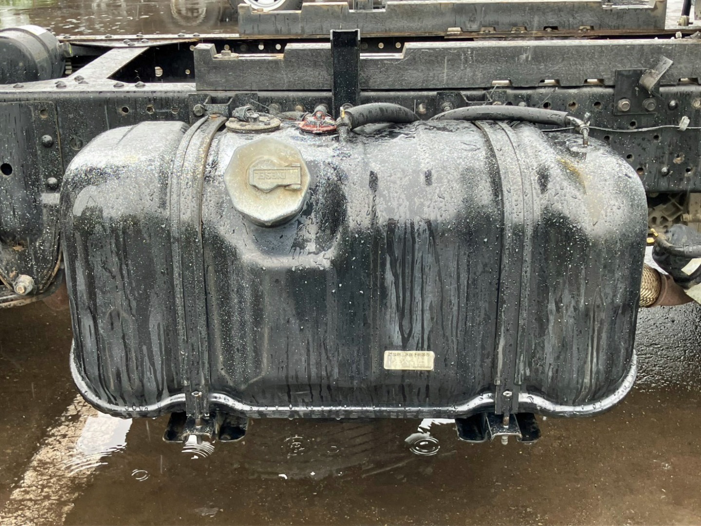 燃料タンクは75Lです。|いすゞ エルフ TPG-NJR85AD(2WD)の写真19