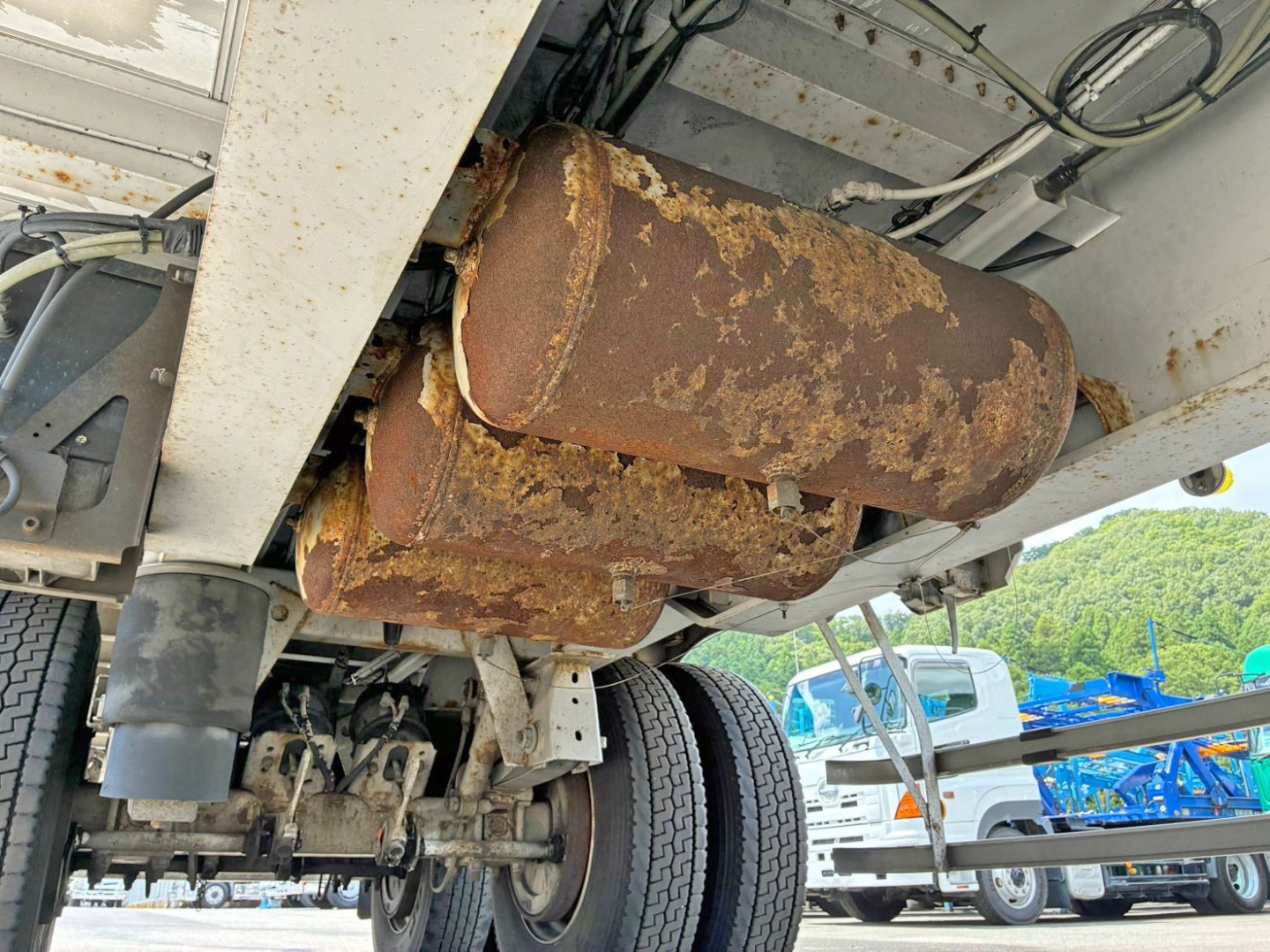 後方のエアータンクにサビがあります。|フルハーフ DFPTF241BNの写真11