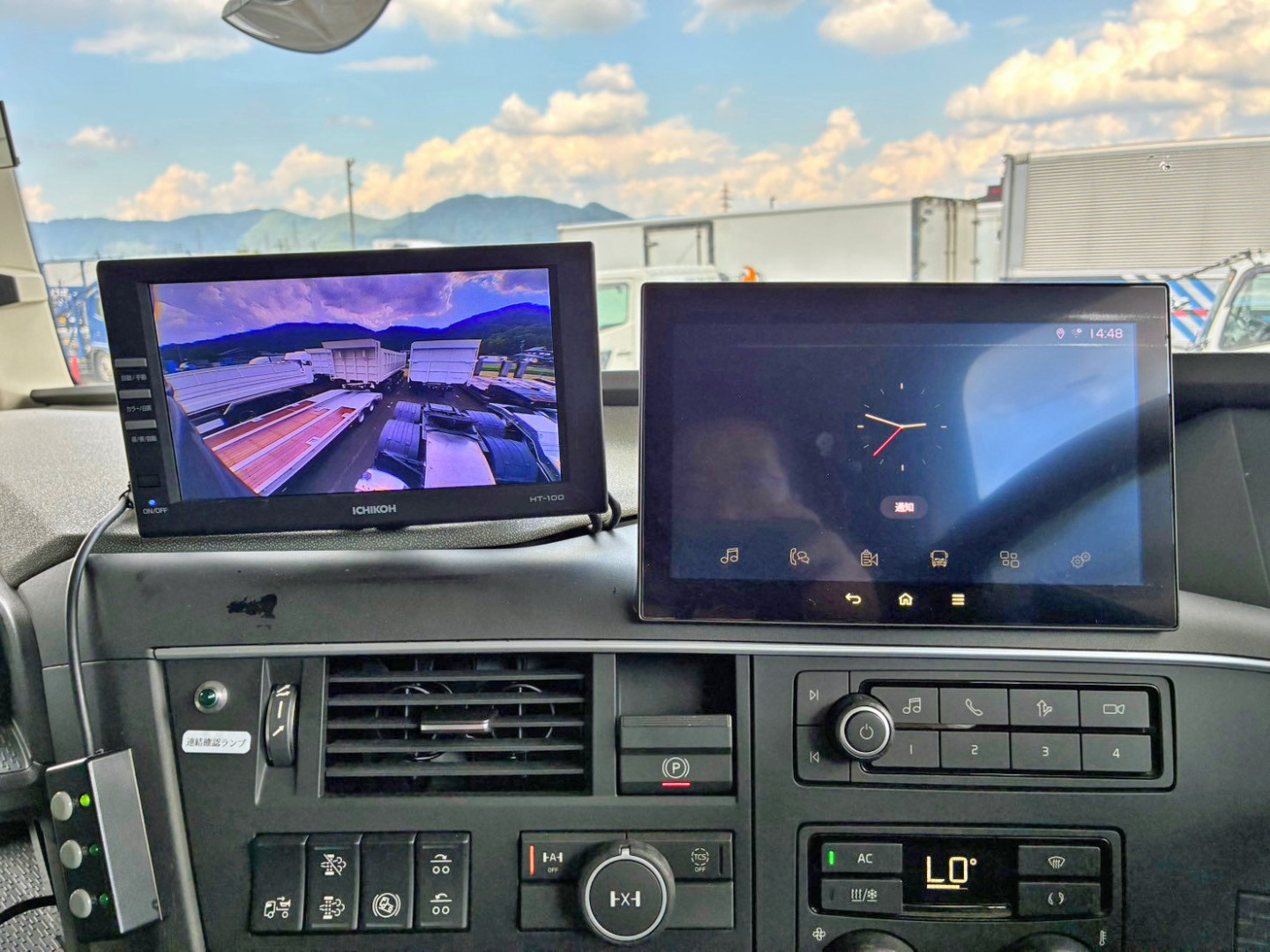 液晶バックモニター付きです。|ボルボ 2DG-5K4TBA1の写真22