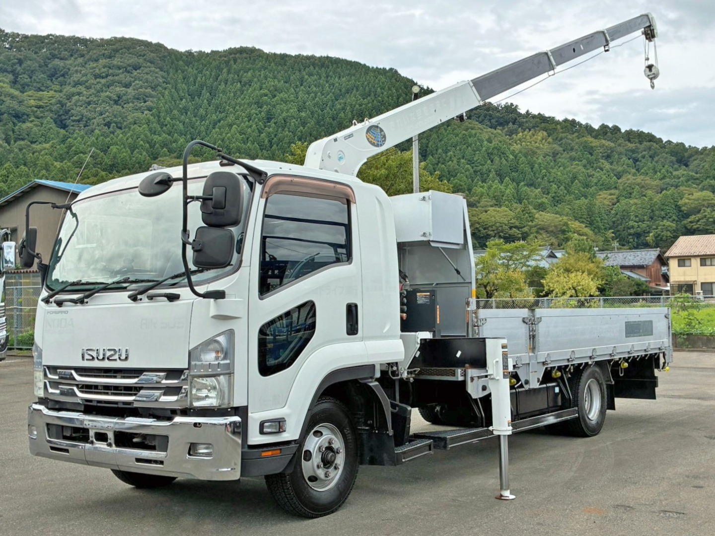 いすゞ フォワード TKG-FRR90T2(2WD)の写真1