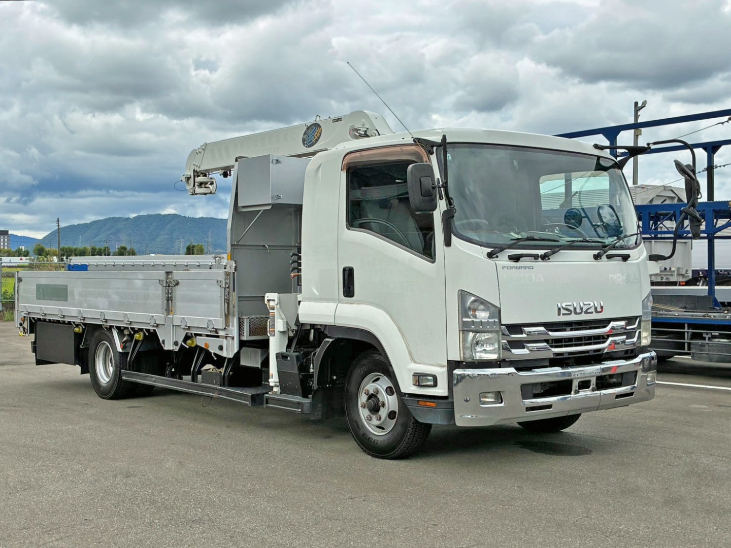 いすゞ フォワード TKG-FRR90T2(2WD)の写真2