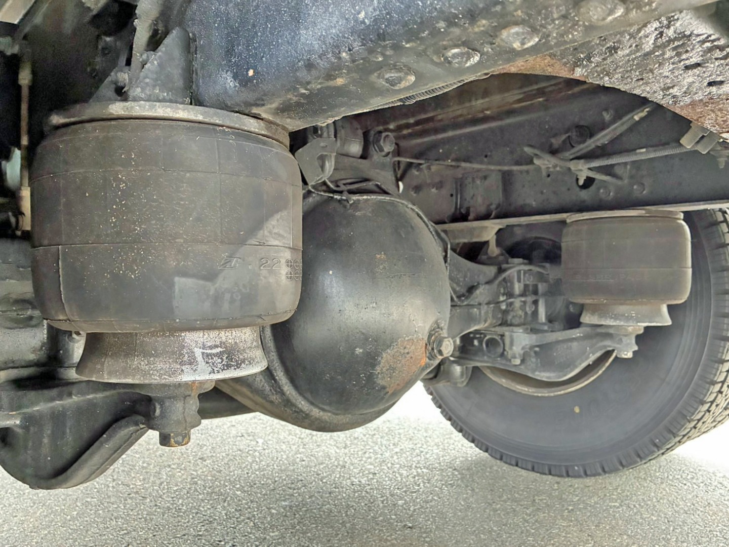 エアサスです。|いすゞ フォワード TKG-FRR90T2(2WD)の写真5