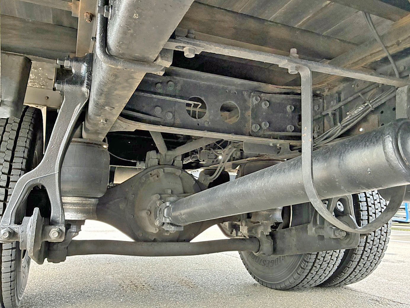 下回りです。(中央前方)|いすゞ フォワード TKG-FRR90T2(2WD)の写真27