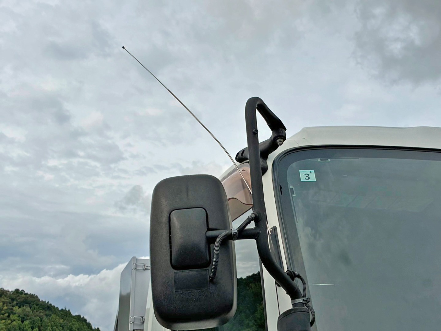 運転席側アンテナが曲がっています。|いすゞ フォワード TKG-FRR90T2(2WD)の写真36