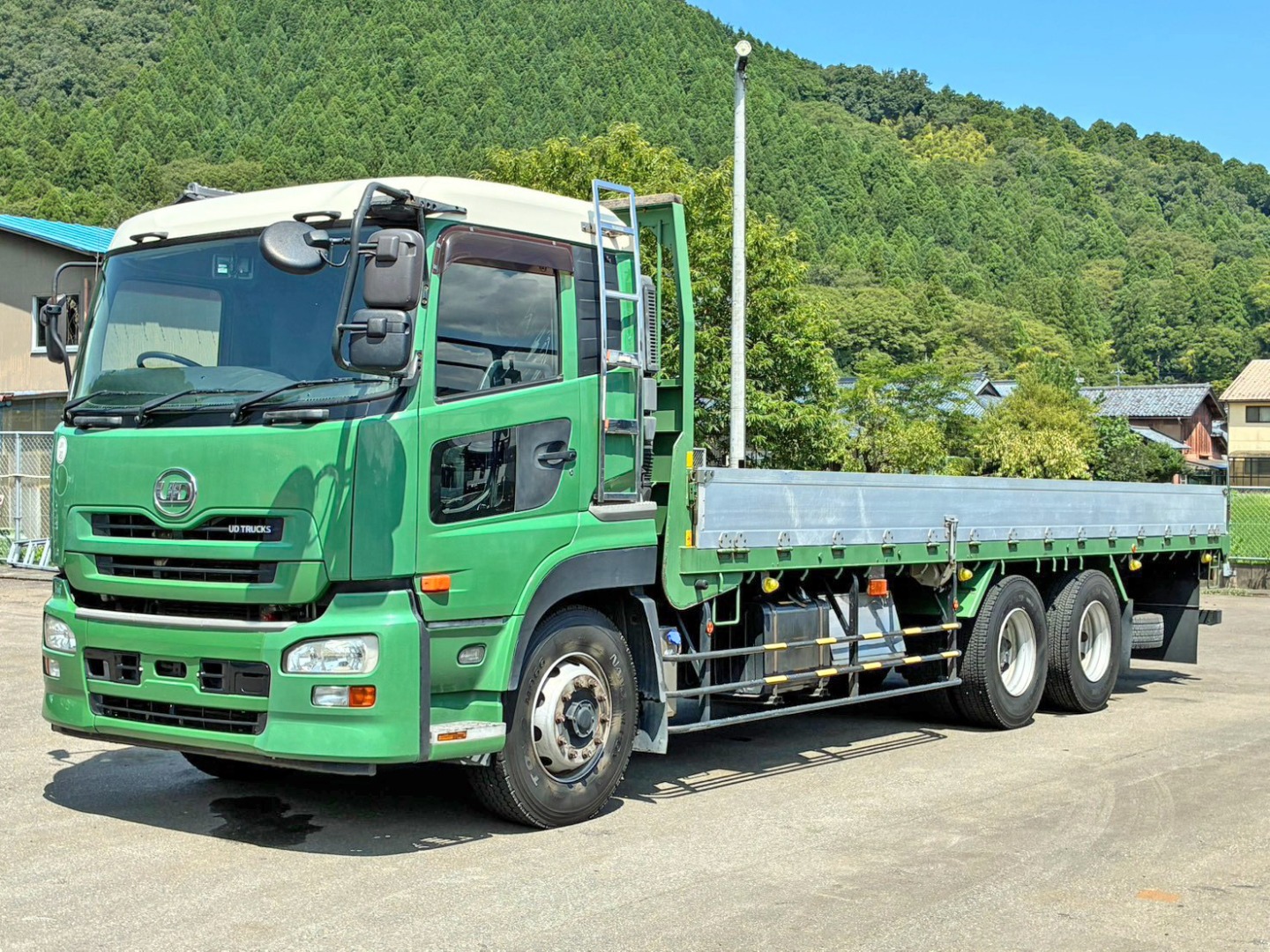 UDトラックス クオン QKG-CD5YLの写真1