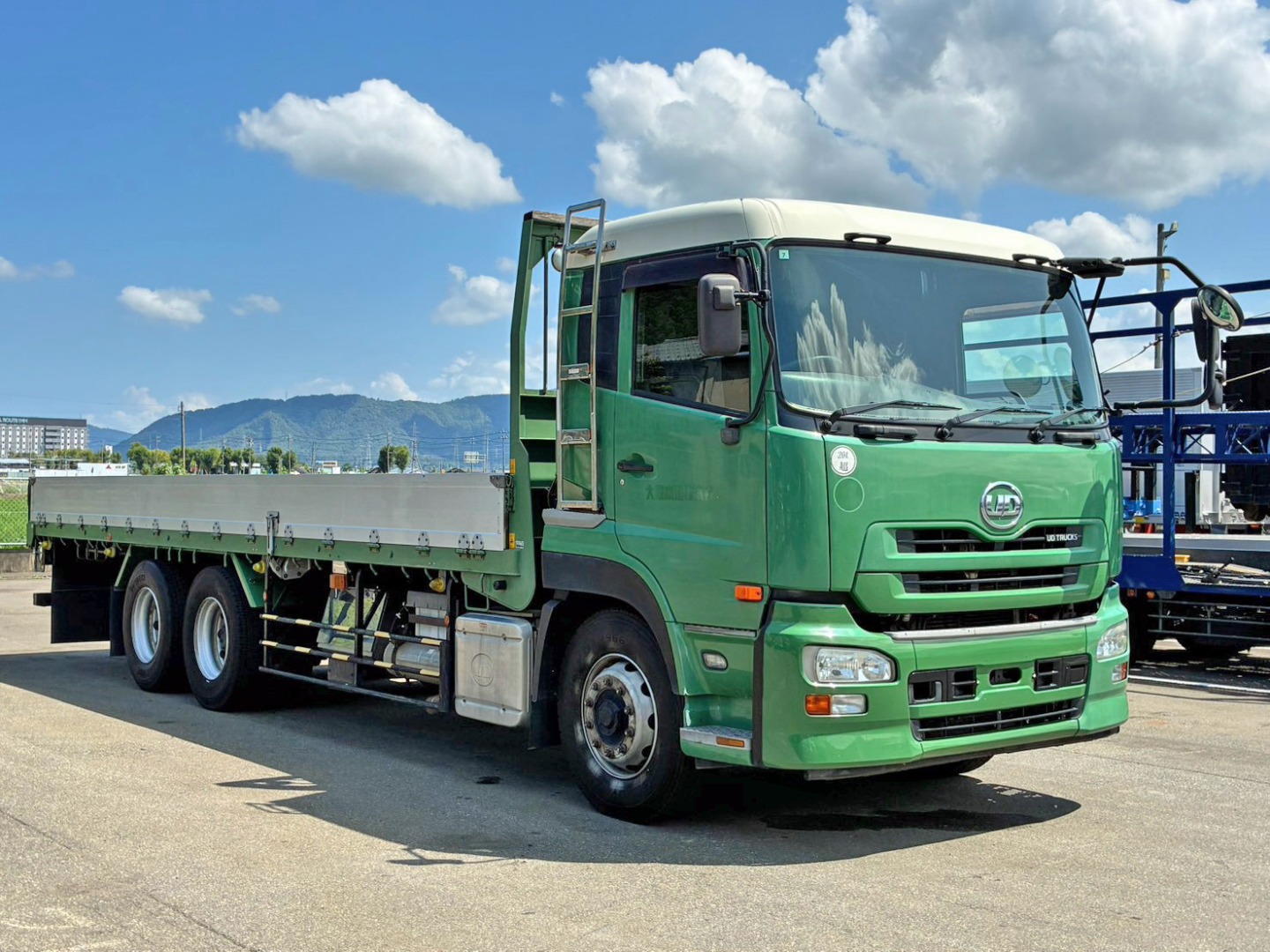 UDトラックス クオン QKG-CD5YLの写真2
