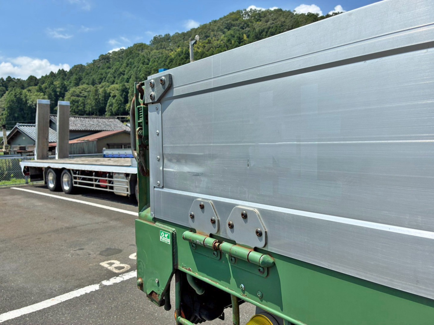 運転席側アオリ後方にヘコミがあります。|UDトラックス クオン QKG-CD5YLの写真18