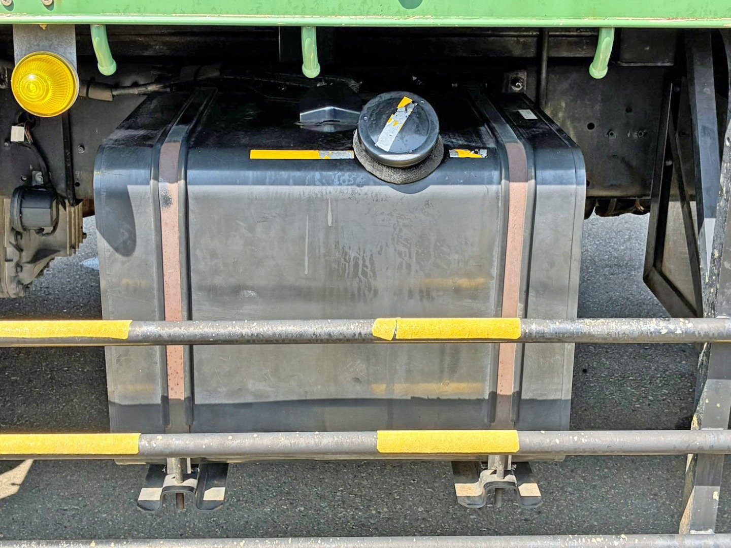 燃料タンクは200Lです。|UDトラックス クオン QKG-CD5YLの写真27