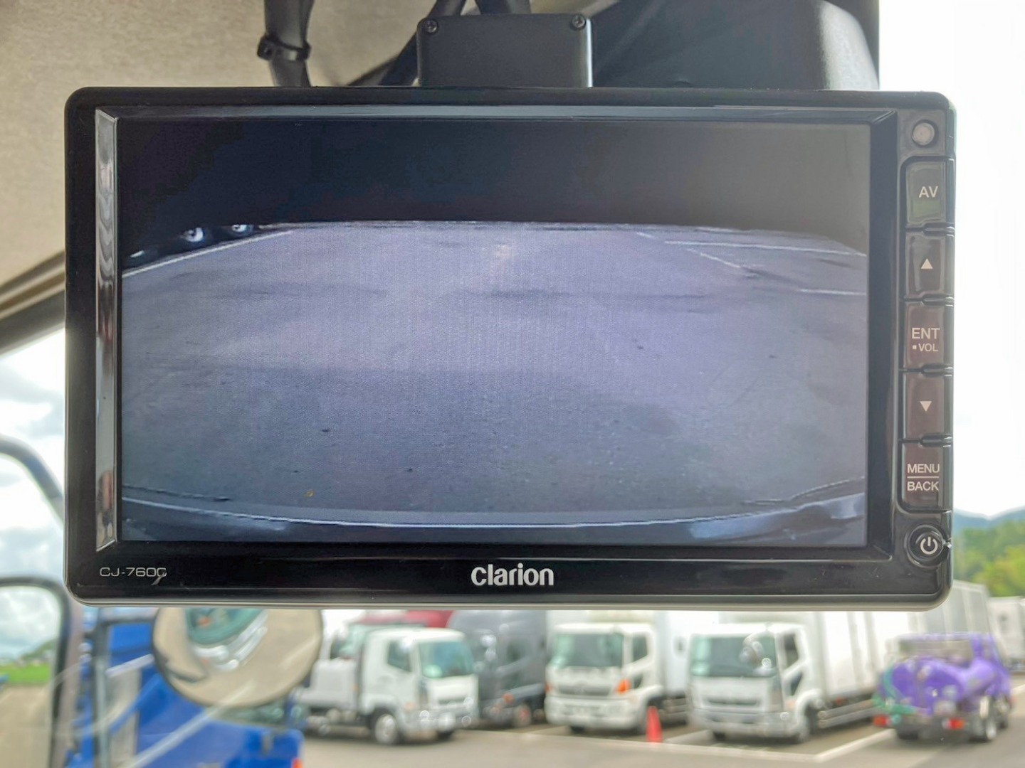 液晶バックモニター付きです。|UDトラックス クオン QKG-CW5ZLの写真48