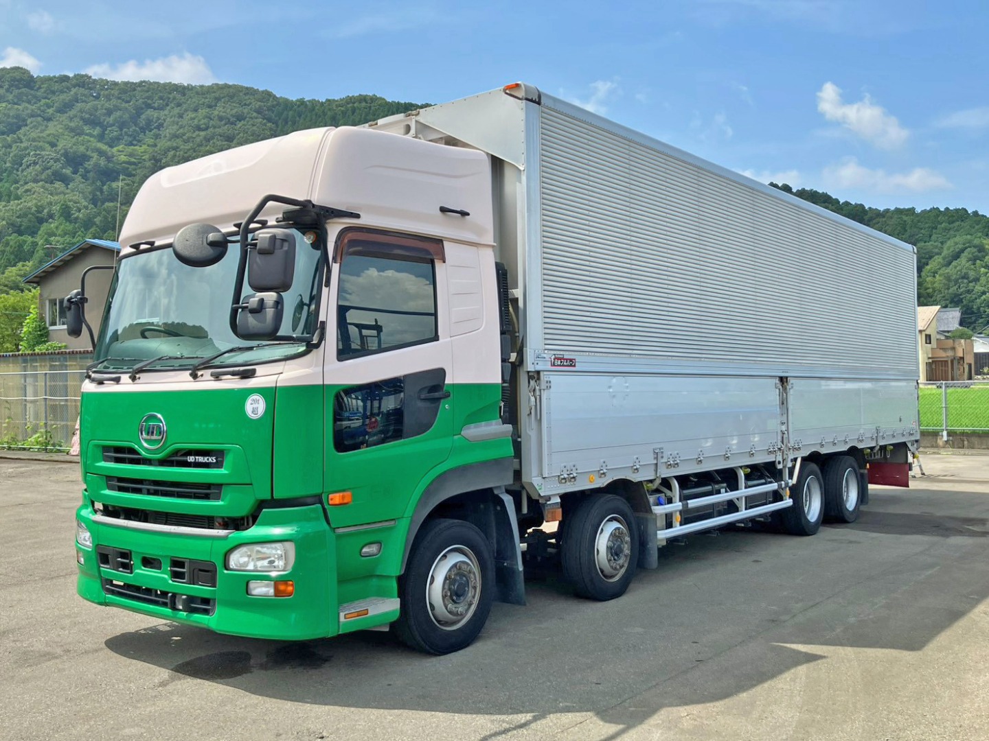 UDトラックス クオン QKG-CG5ZAの写真1