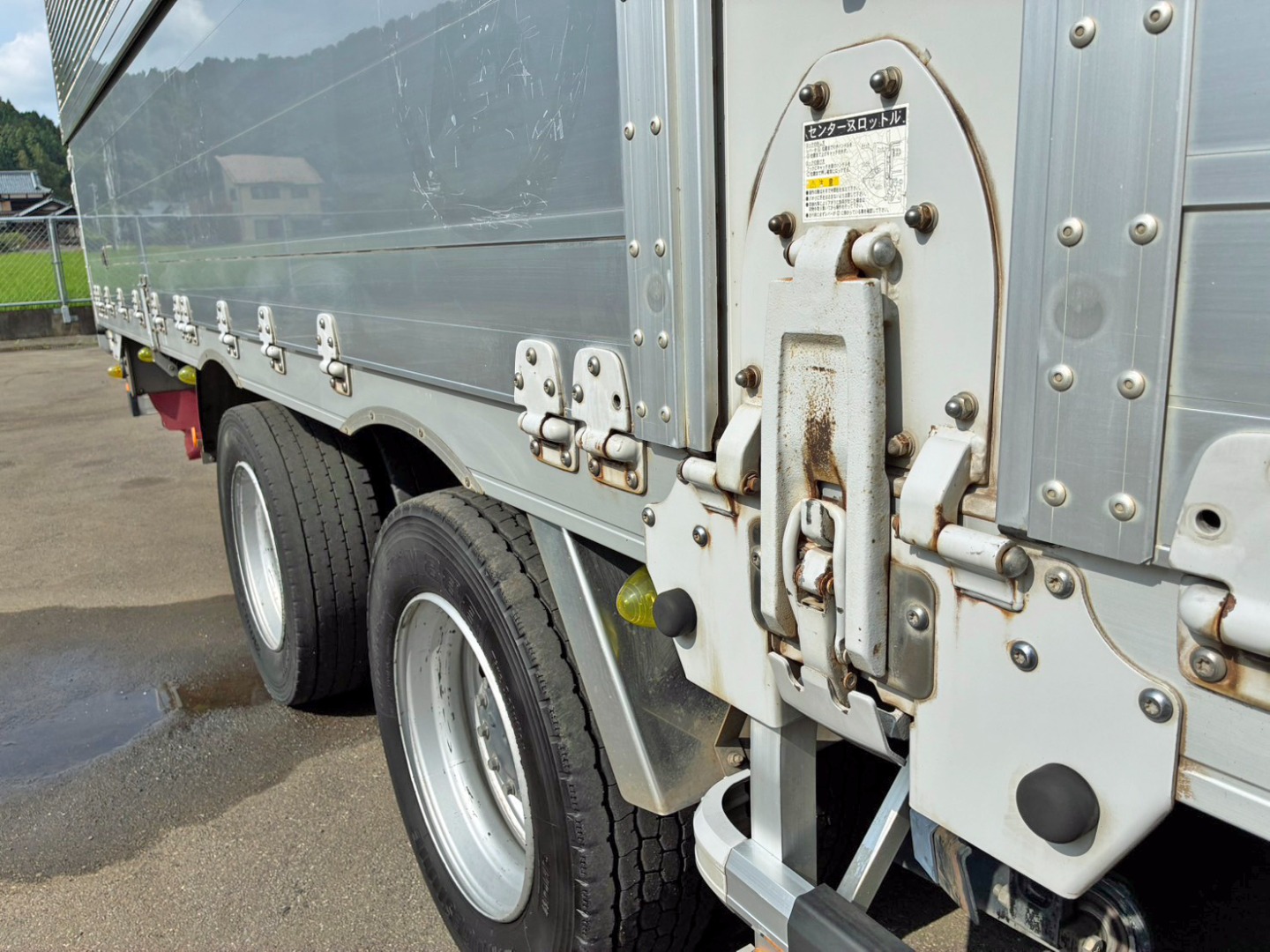 運転席側中柱のロックが不良です。|UDトラックス クオン QKG-CG5ZAの写真18